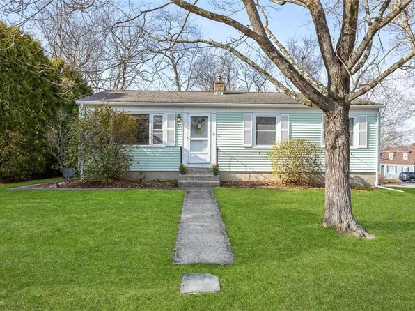 32 Overhill Rd, Warren, RI 02885