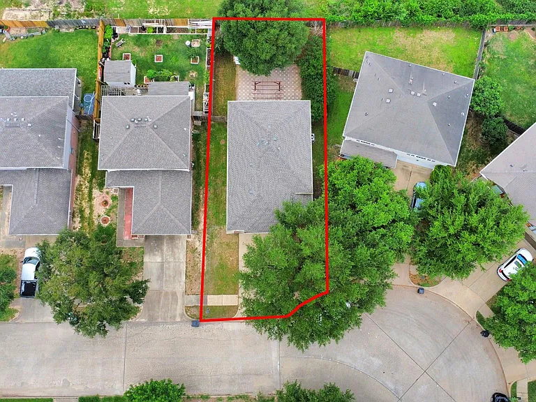 3919 Rolling Springs Ln — Photo 38