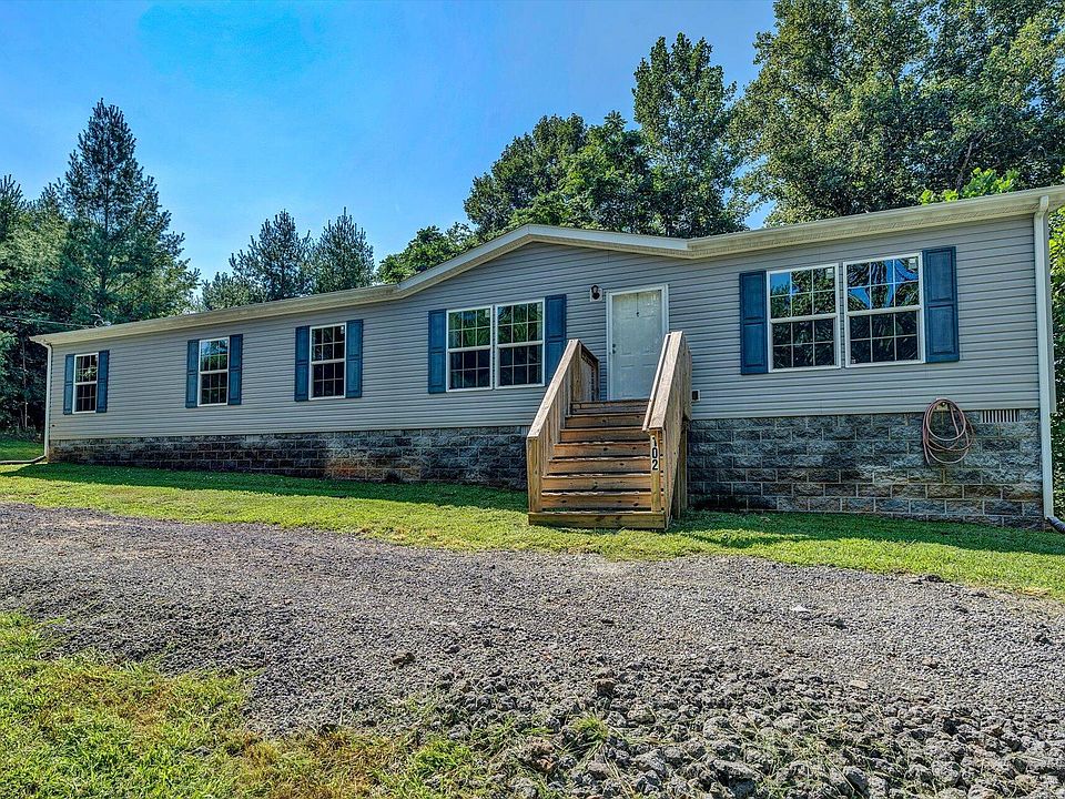 1st image of 102 Woodcrest Ln