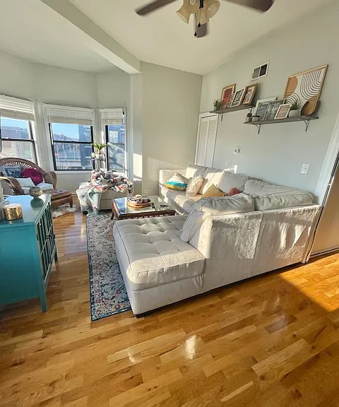 3359 N Southport Ave #4 — Photo 2