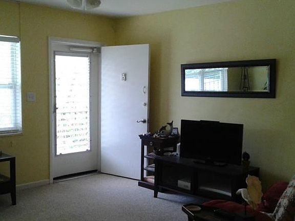 5th image of 124 36th Ave N APT 202