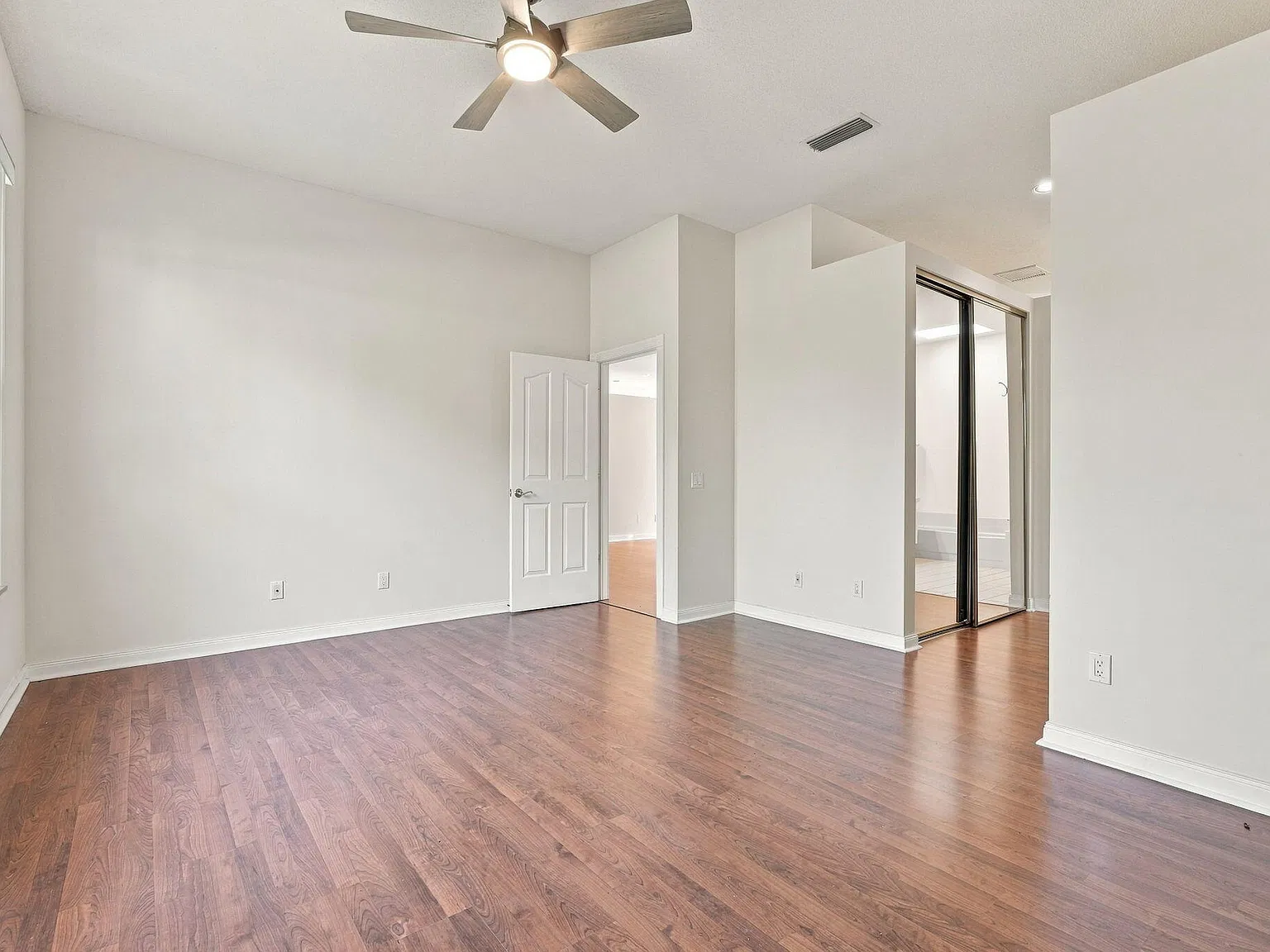 3 bed, 2.0 bath, 2017 sqft, $3,500 — Photo 4
