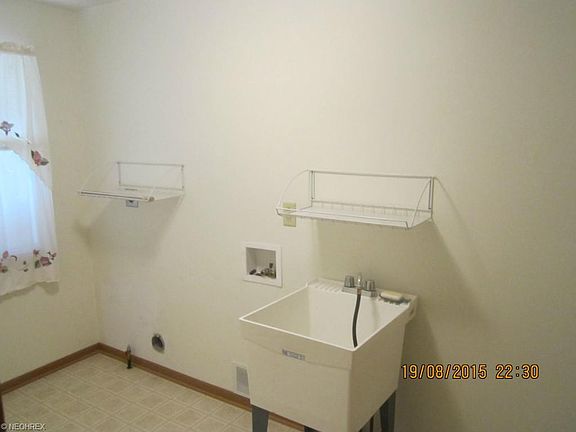 3rd image of 52 High Point Dr