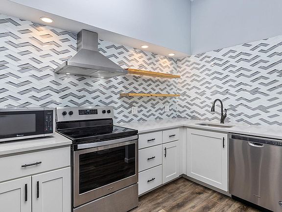 2nd image of 2711 Armand Pl Floor 1
