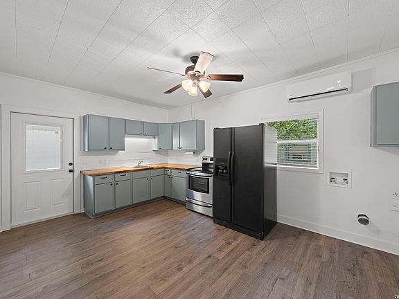 4th image of 1421 Park St