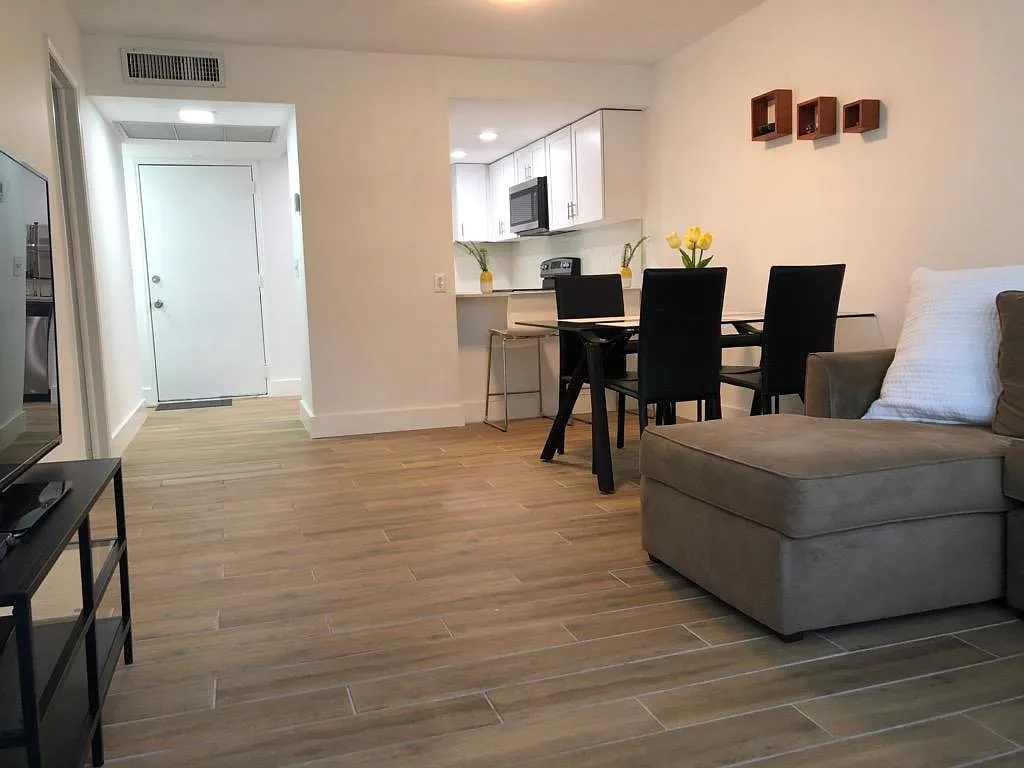 Building Photo - 9450 Live Oak Pl #107