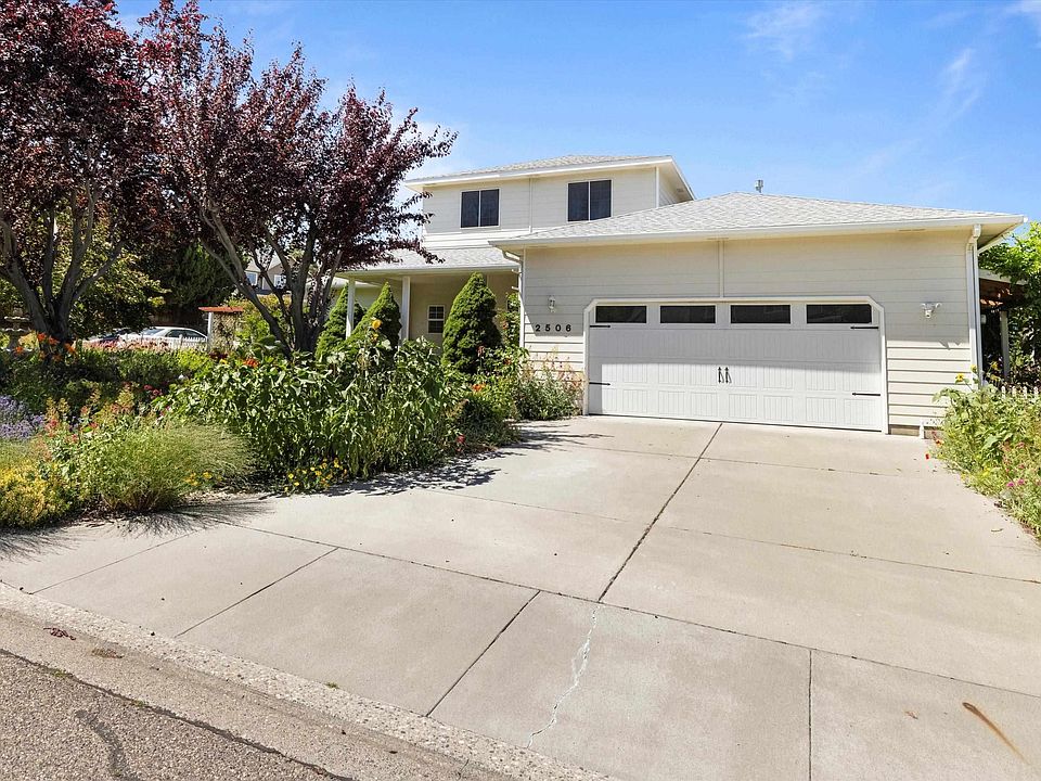 1st image of 2506 W 40th Ave