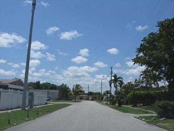 3rd image of 2751 NW 38th Ter
