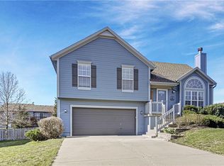 20844 Skyview Ln, Spring Hill, KS 66083