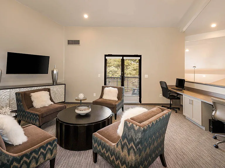 Water's Edge Apartments — Photo 9