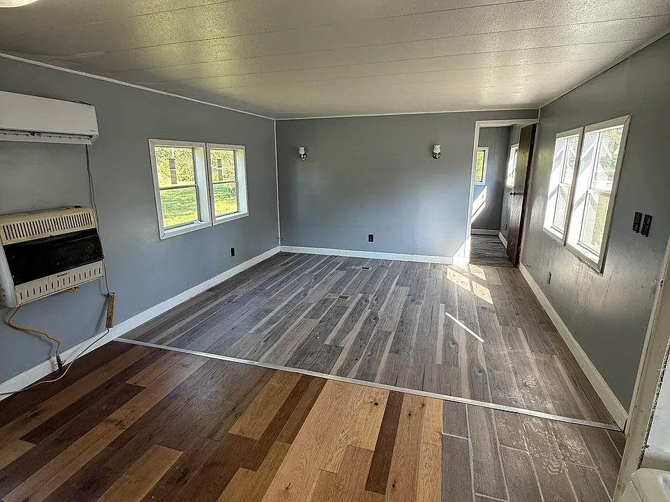 834 W Main St