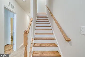 612 Totten Pl NE — Photo 3