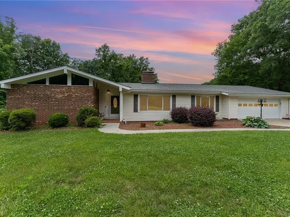 657 Spring St, Walnut Cove, NC 27052