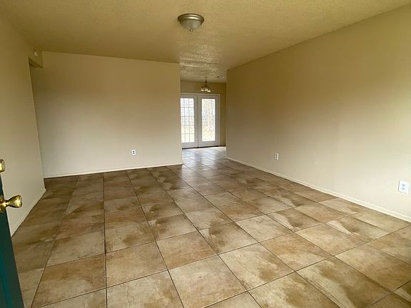 2nd image of 1130 Flat Rock Cir