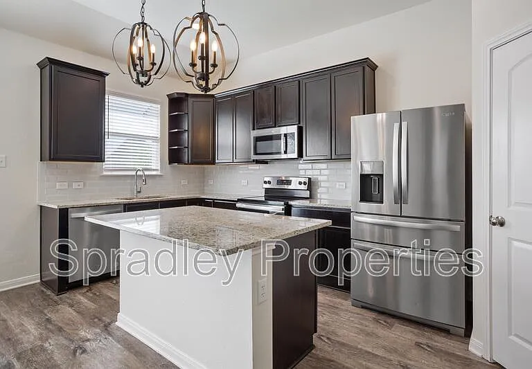 1925 Bayou Wood Ln — Photo 9