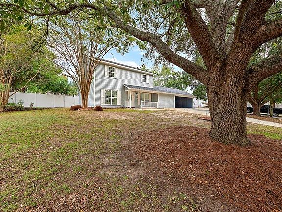 3rd image of 207 Candace Ct