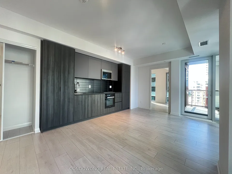 400 King St W #1606