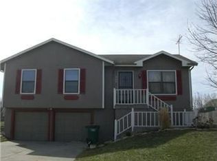 809 Covey Dr, Peculiar, MO 64078