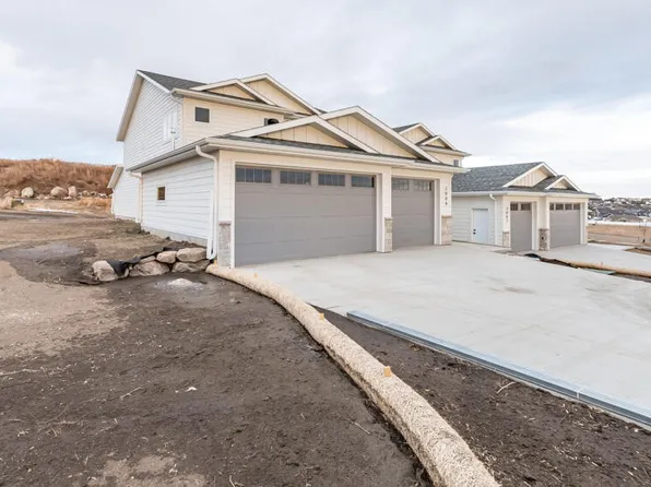 2008 Prairie Hawk Dr, Bismarck, ND 58503