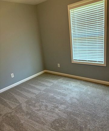 4th image of 598 Clear Cir