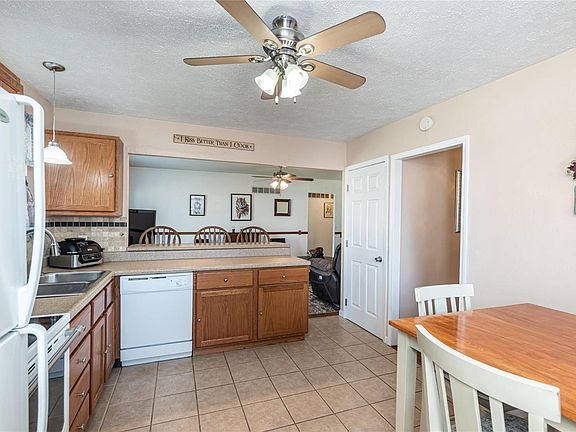 5th image of 660 Sherwood Dr