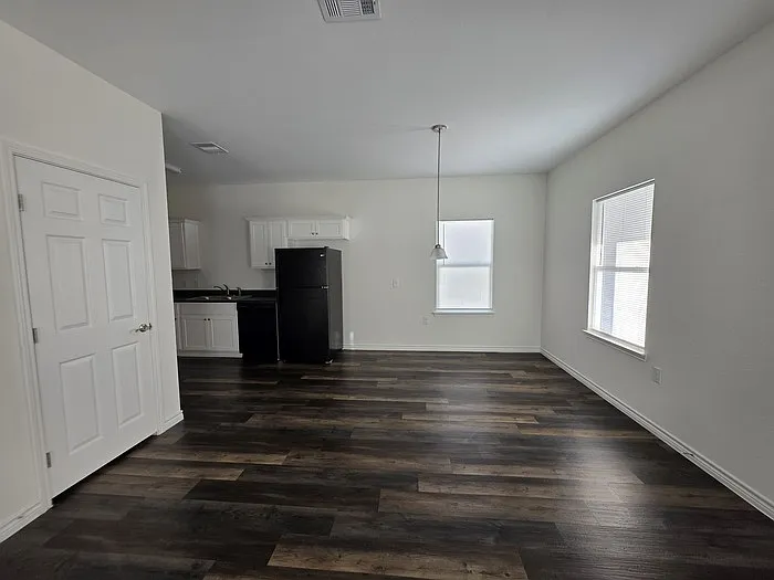 3 bed, 2.0 bath, $1,472 — Photo 3