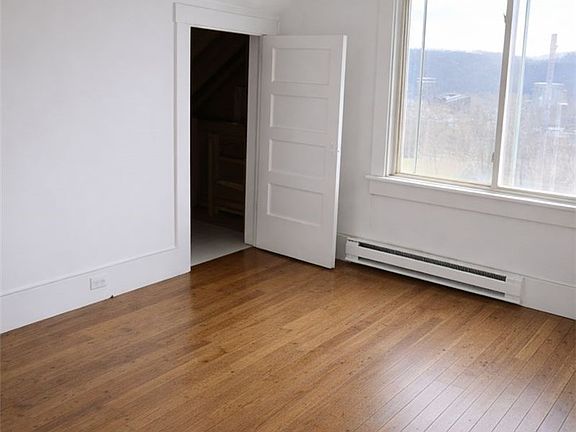 5th image of 339 Beaver Ave