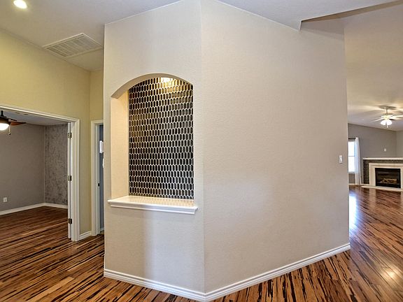 5th image of 2912 Lynnbrook Dr