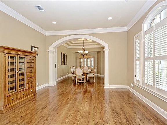 4th image of 1901 Surrey Hill Dr