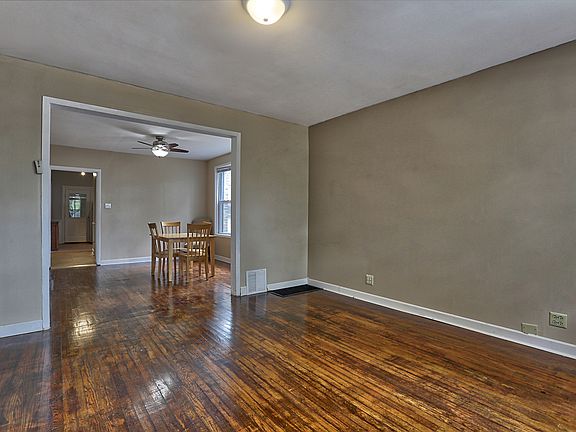 3rd image of 3307 W Cuyler Ave