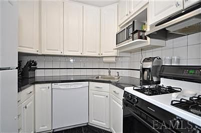 4th image of 1085 Warburton Ave 106 #106