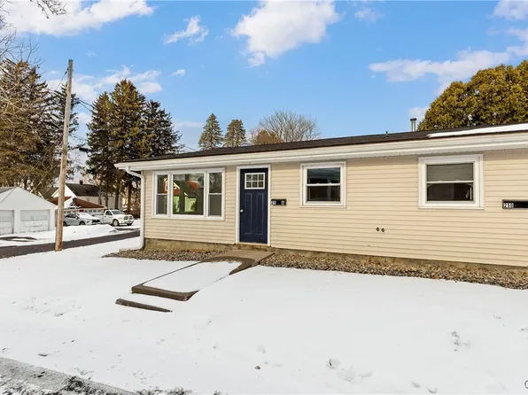 25 McPherson St, New York Mills, NY 13417