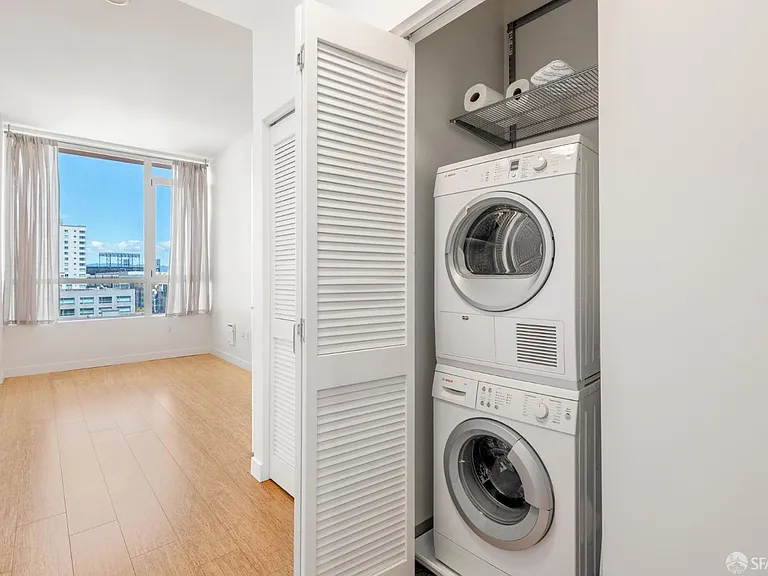 300 Berry St #907 — Photo 16