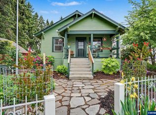 824 Chadwick St, Silverton, OR 97381