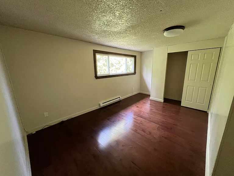 NE bedroom