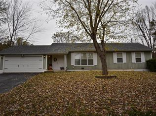 2736 Amber Ln, Villa Ridge, MO 63089