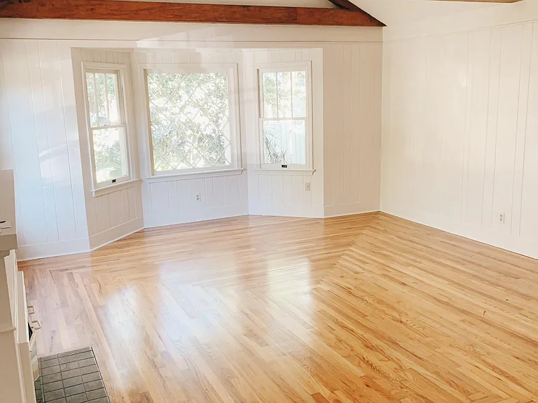 Large entry room with fireplace
