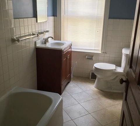 3rd image of 925 Spring Mill Ave