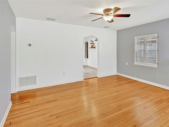 5th image of 1016 W Smith St