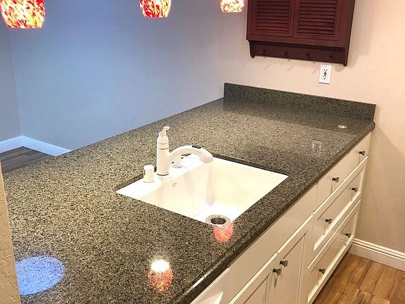 4th image of 215 Red Oak Dr W