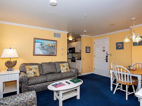 4th image of 719 E 11th St #609