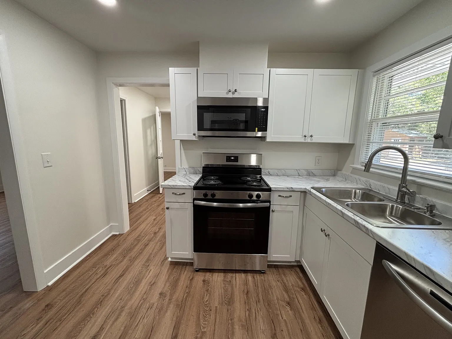 3 bed, 1337 sqft, $2,275 — Photo 4