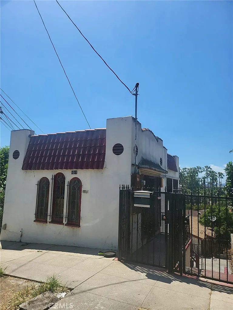 1 bed, 394 sqft, $2,300 — Photo 1