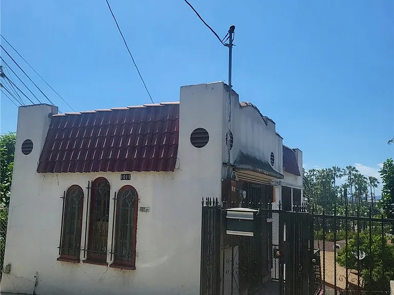 1011 Laguna Ave — Photo 1