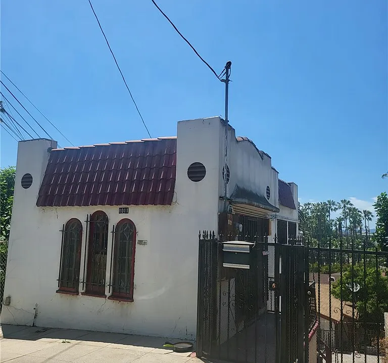 1011 Laguna Ave
