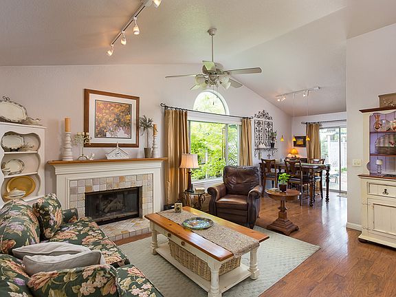 5th image of 1351 Roosevelt Pl