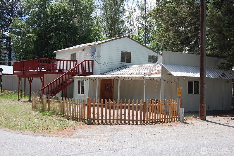 3rd image of 117 E Lake Street