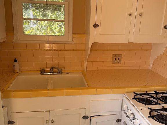 4th image of 2118 Reservoir St