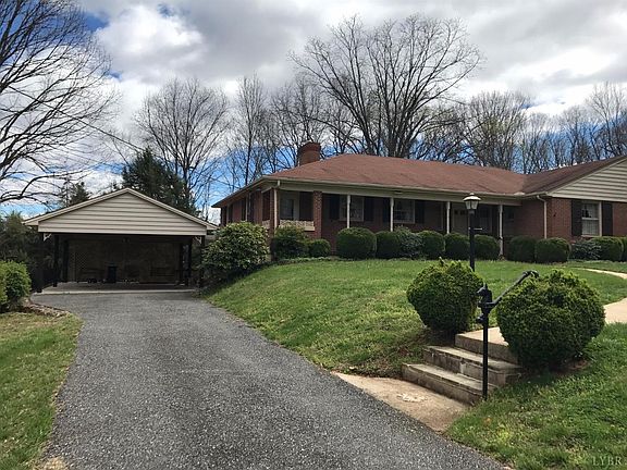 2nd image of 1402 Brookville Ln