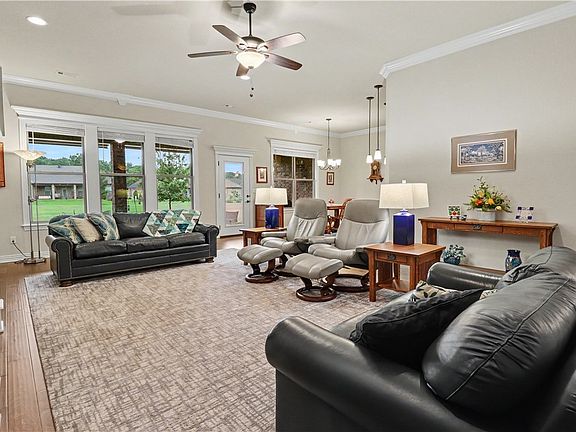 2nd image of 138 Dogwood Dr